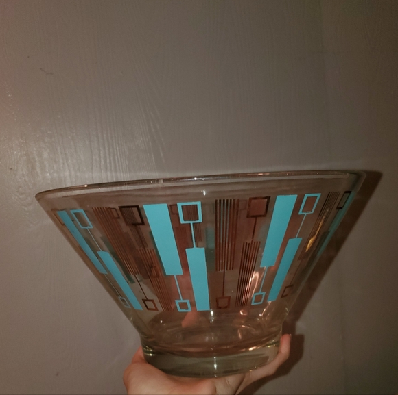 Vintage Anchor Hocking glass serving bowl - Picture 3 of 5